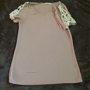Pink shirt with decorative sleeves
